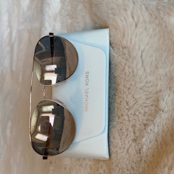 MICHAEL Michael Kors Accessories - Rose gold mirror aviators